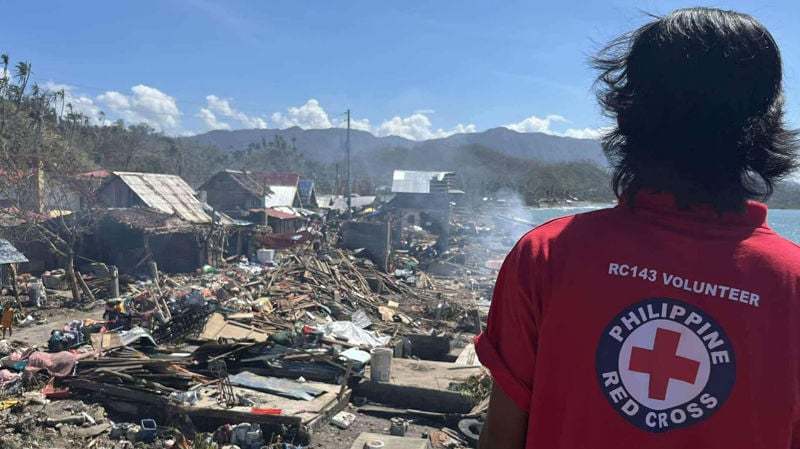 Suomen Punainen Risti tukee avustustyössä Filippiineillä – taifuunit ovat pakottaneet ihmisiä pakenemaan kodeistaan