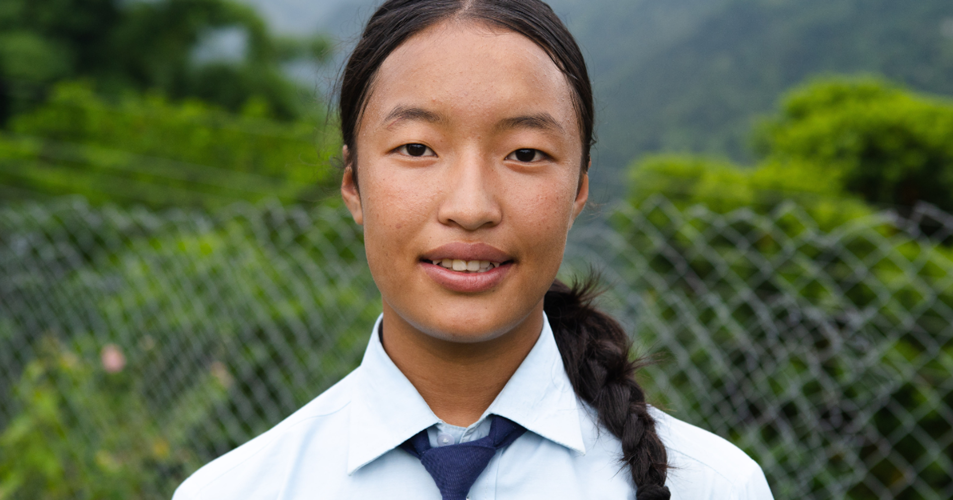 Samikshya Gurung, 17, jakaa koulussaan ja yhteisössään tietoa ilmastonmuutoksesta ja siitä, kuinka sen seurauksiin voi varautua.