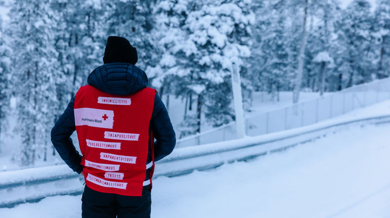 Punainen Risti tukee viranomaisia Niiralan raja-asemalla ihmisten perustarpeisiin vastaamisessa