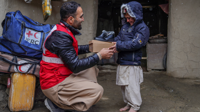 Punainen Risti auttaa esimerkiksi Afganistanissa ja Myanmarissa