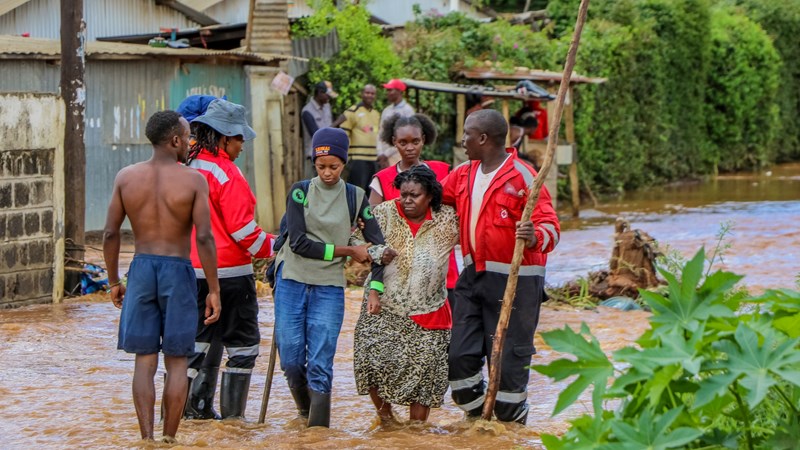 Autamme Kenian tulvista kärsiviä