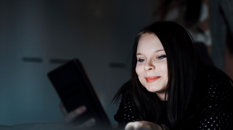 Vinkkejä sosiaaliseen ahdistukseen ja ihmissuhteiden rakentamiseen – kuuntele podcast-jaksot aiheesta