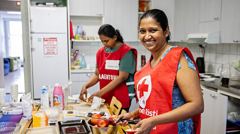 Kajaanin Red Cross Kahvila tarjoaa lämpimiä kohtaamisia ja uusia ystäviä