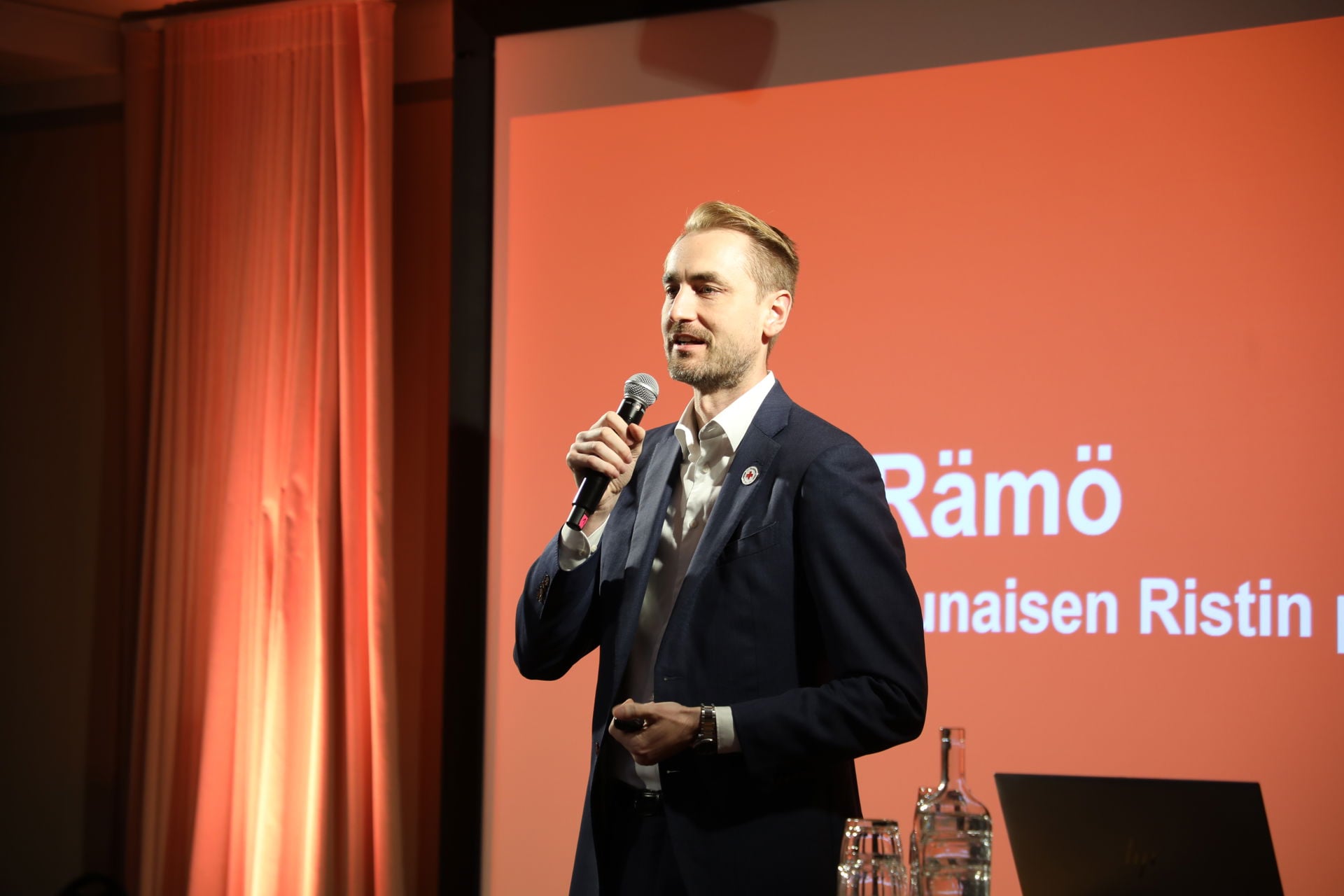 Eero Rämö avasi Sofia Helsingin kutsuvierastilaisuuden.