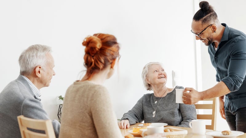 Punaisen Ristin joulukahvilat tarjoavat lämpöä ja seuraa